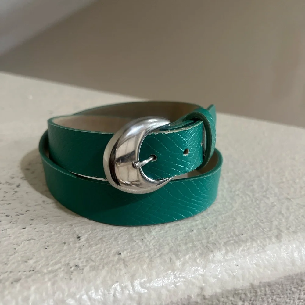 Women’s Green‎ Leather Silver buckle belt
